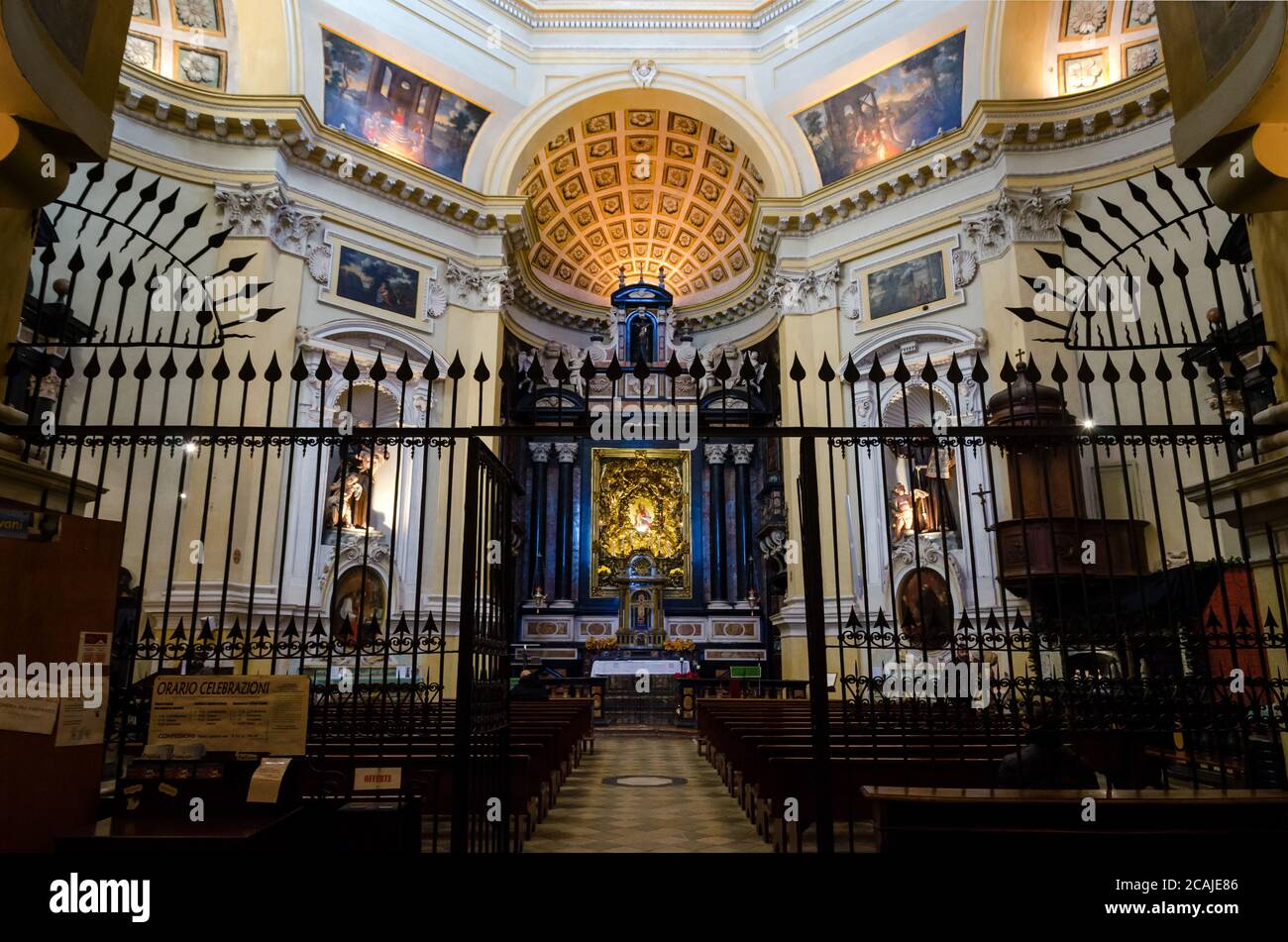 TORINO, ITALIA - 15 GENNAIO 2017: Interno della chiesa di Santa Maria al Monte a Torino (Piemonte, Italia), monastero barocco sulla cima del Monte Foto Stock