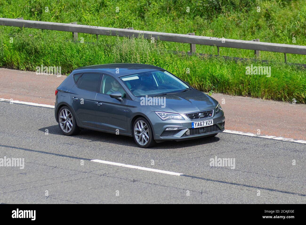 2018 SEAT Leon FR Technology TDI S-A; veicoli veicolari in movimento, automobili che guidano veicoli su strade del Regno Unito, motori, motori sulla rete autostradale M6. Foto Stock