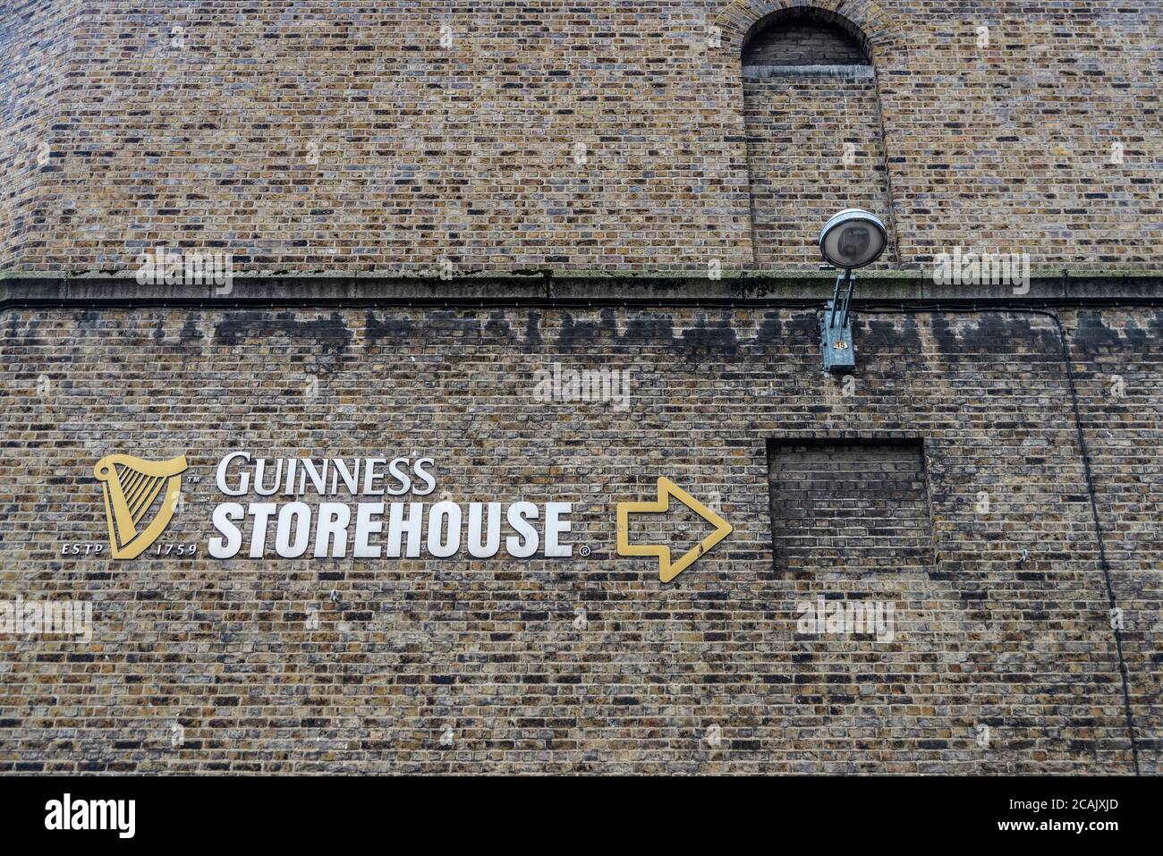 Dublino, Irlanda - 31 dicembre 2019: Segno della sede della fabbrica di birra Guinness (St. James Gate Brewery) a Dublino, Irlanda Foto Stock