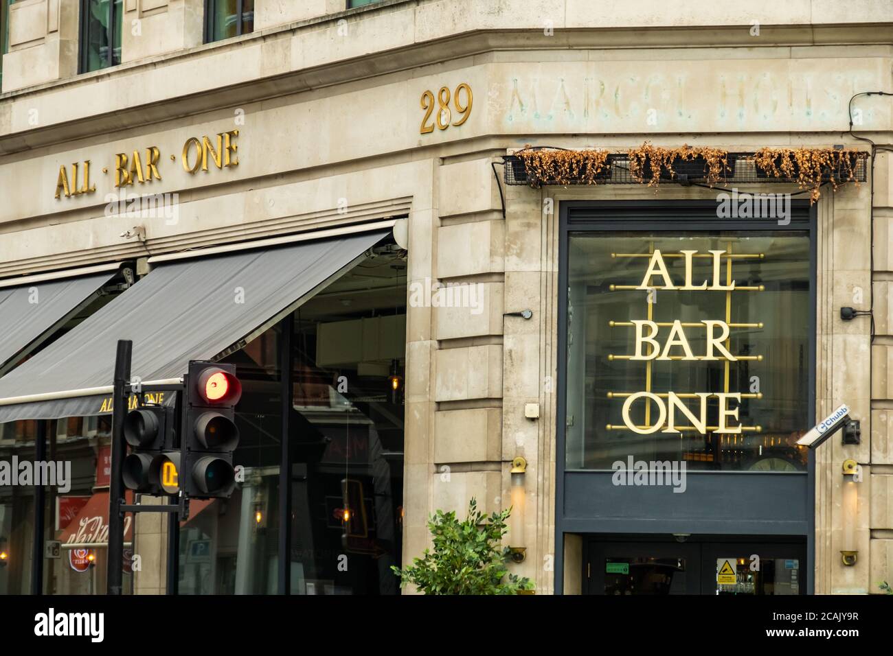 LONDON-All Bar One - catena di pub inglesi che serve birre alla spina e. cibo Foto Stock