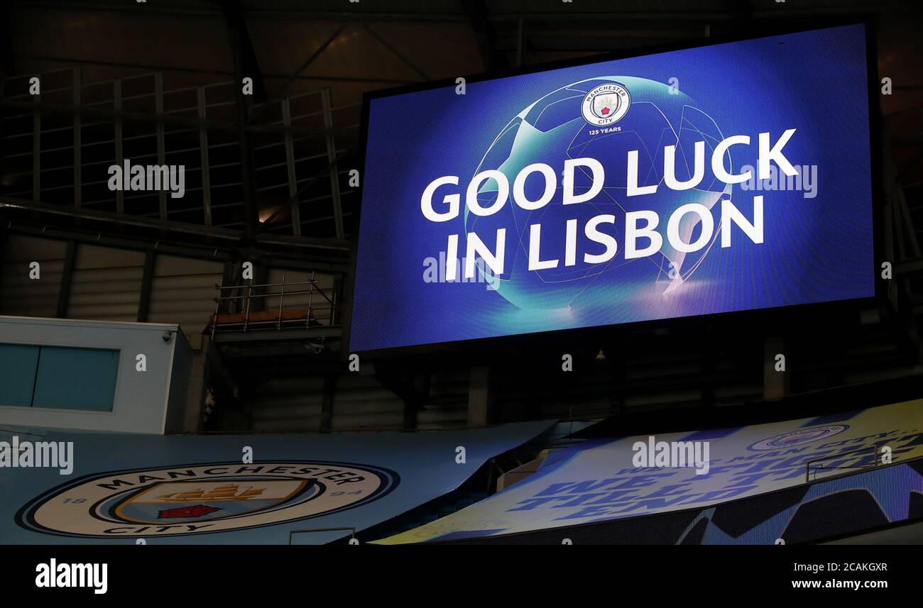 Un messaggio di buona fortuna a Lisbona viene visualizzato sullo schermo LED dopo la UEFA Champions League, round del 16, seconda partita allo stadio Etihad di Manchester. Venerdì 7 agosto 2020. Guarda la storia di calcio della PA Man City. Il credito fotografico dovrebbe essere: Nick Potts/NMC Pool/PA Wire. Foto Stock
