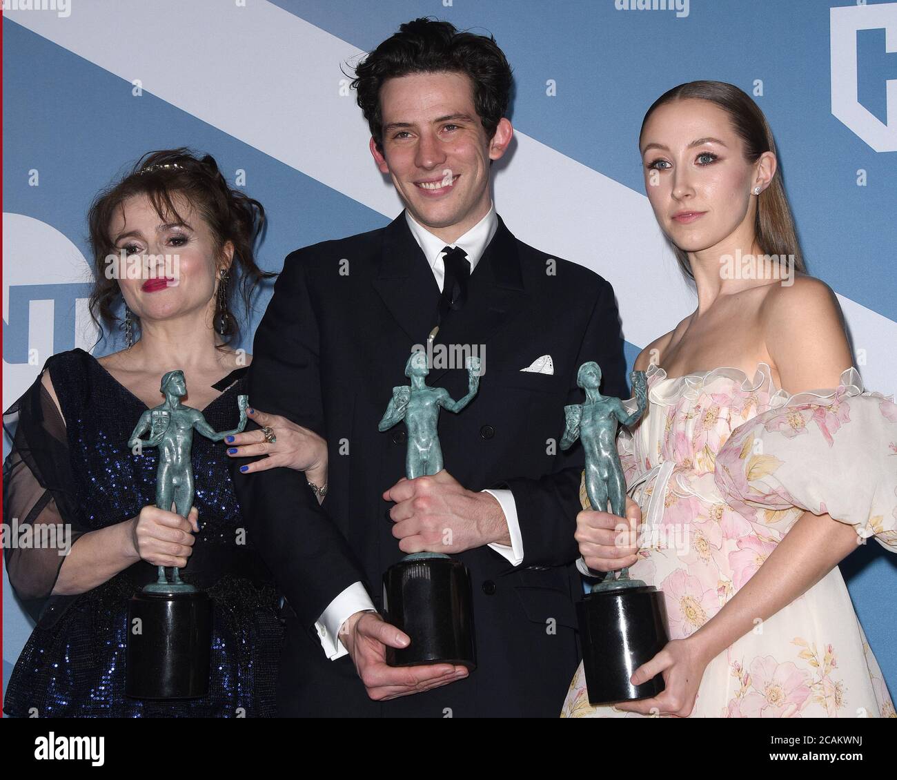 LOS ANGELES - GEN 19: Helena Bonham carter, Josh o'Connor, Erin Doherty al 26° Screen Actors Guild Awards al Shrine Auditorium il 19 gennaio 2020 a Los Angeles, California Foto Stock