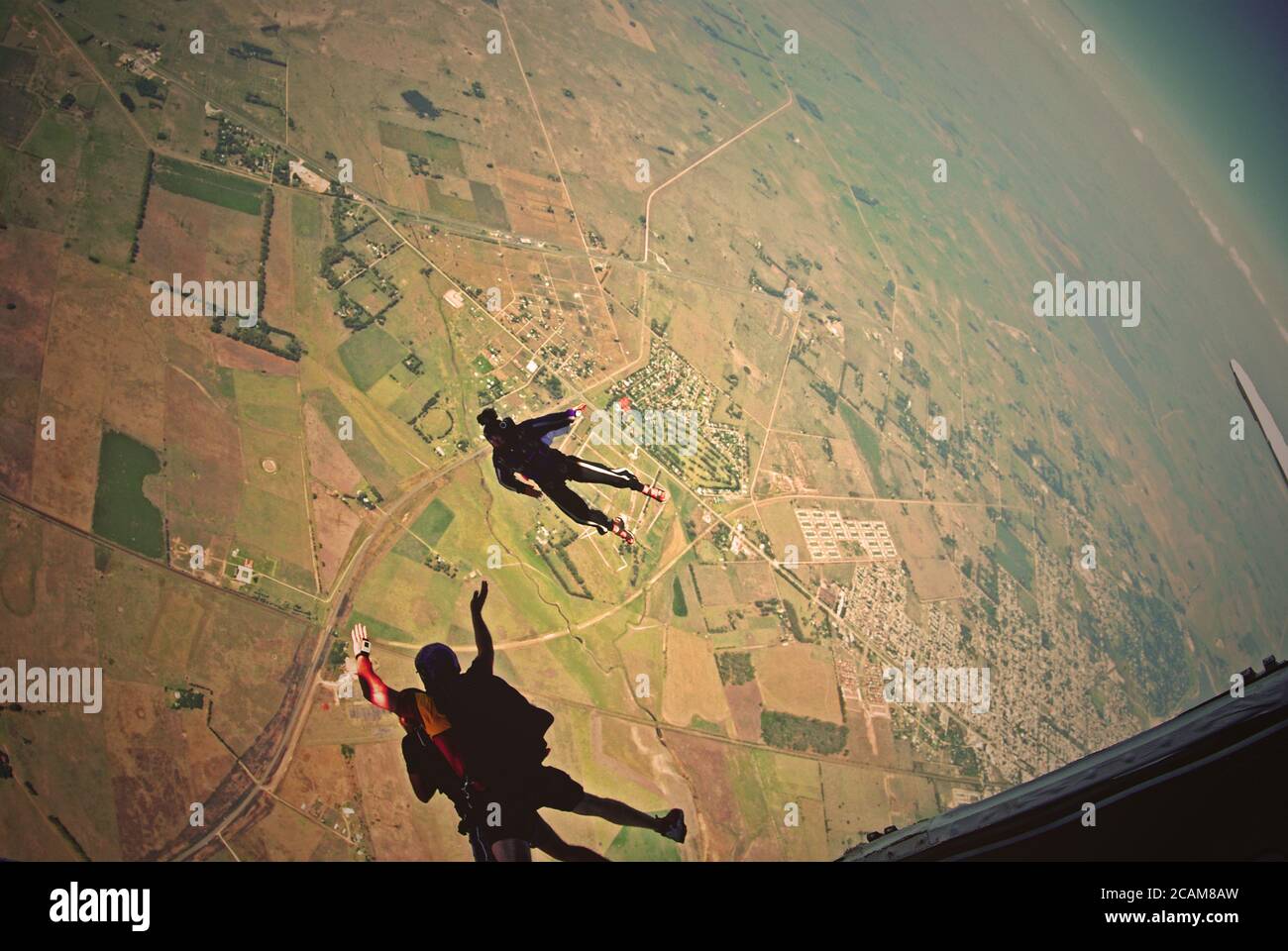 paracadutisti che saltano da un aereo Foto Stock