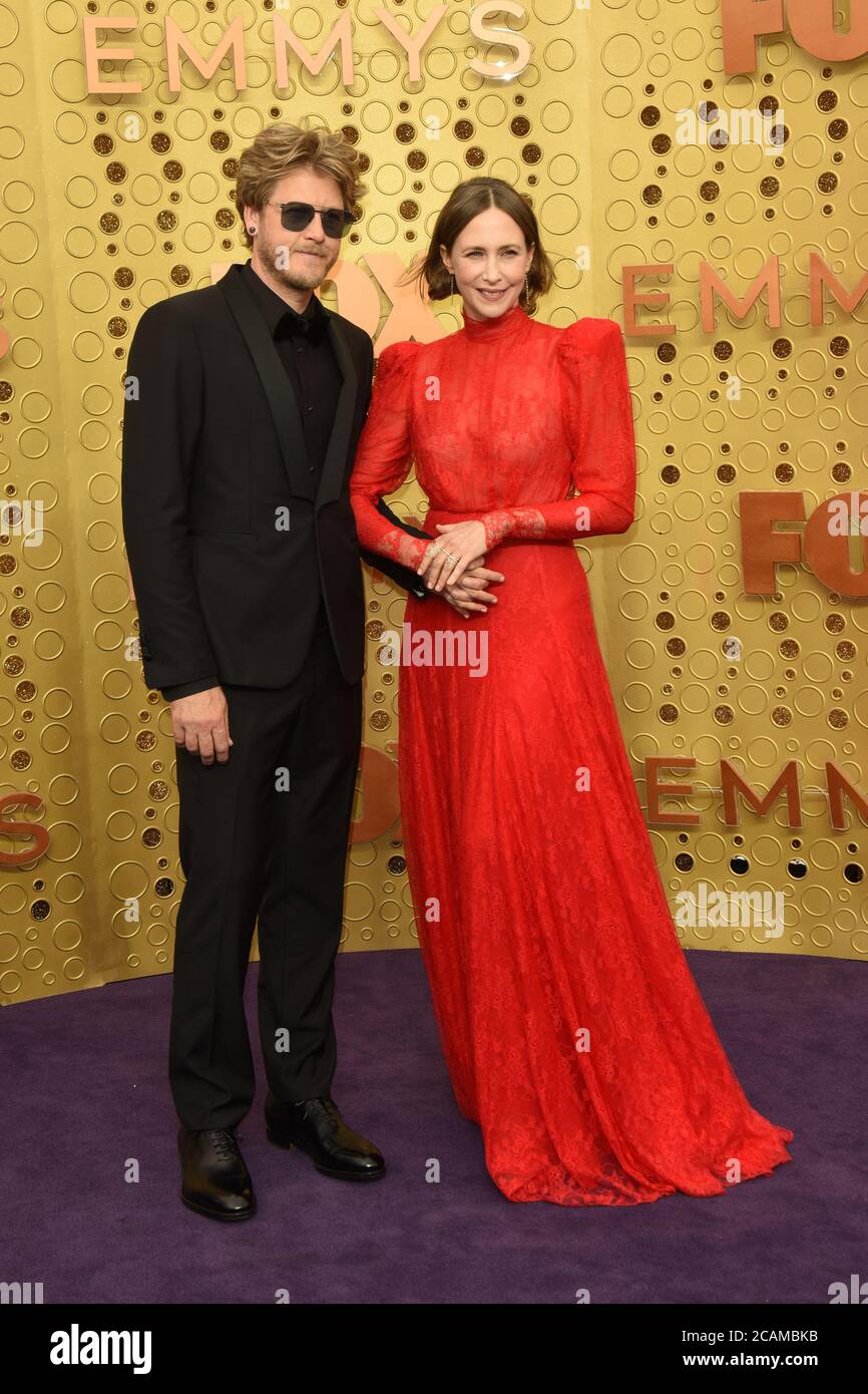 LOS ANGELES - SET 22: Renn Hawkey, vera Farmiga al Primetime Emmy Awards - Arrivi al Microsoft Theatre il 22 settembre 2019 a Los Angeles, California Foto Stock