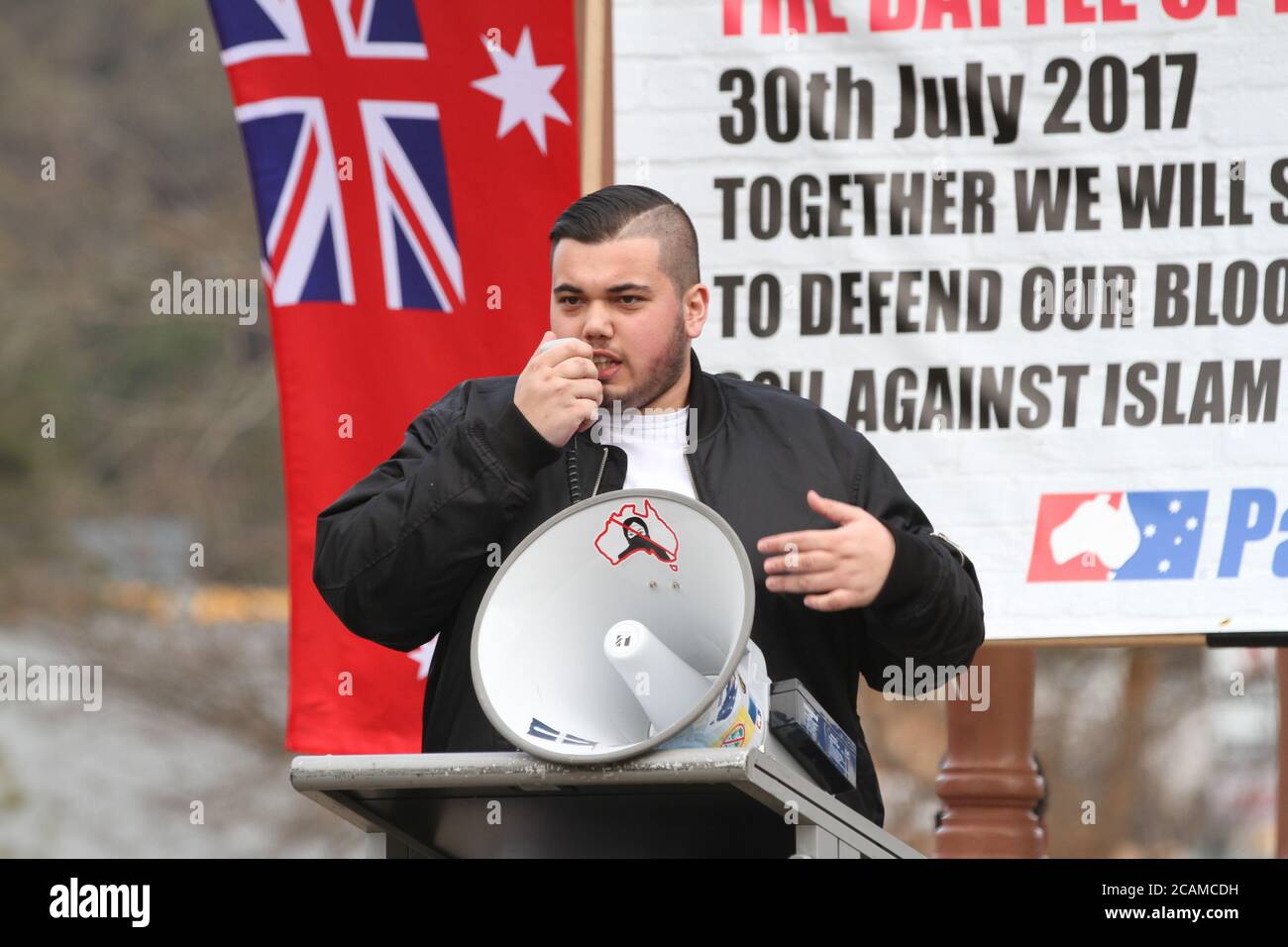 Toby Cook parla alla ‘Keep Islam out of Lithgow Public Information Session’ presso il Queen Elizabeth Park, Lithgow. Foto Stock