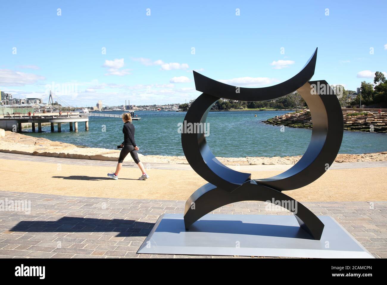 Nella foto: Poggiatesta con scultura di Michael le Grand. Scultura al Barangaroo, presentata in collaborazione con la Barangaroo Delivery Authority e SCULPTUR Foto Stock