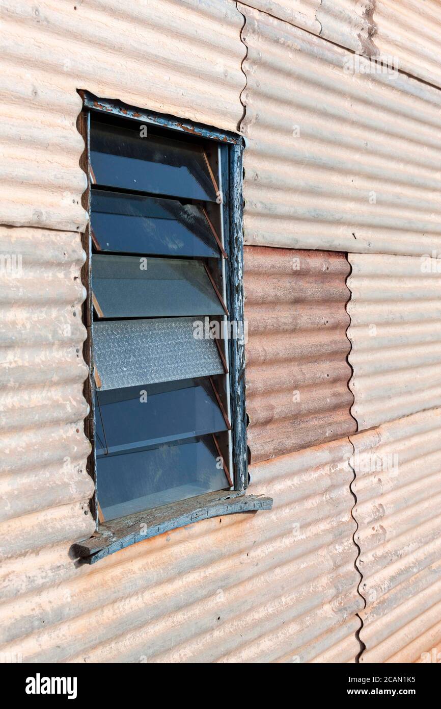 Finestre di vetro del Louvre, casa abbandonata dell'entroterra, lago Mason, Midlands centrali, Australia Occidentale Foto Stock