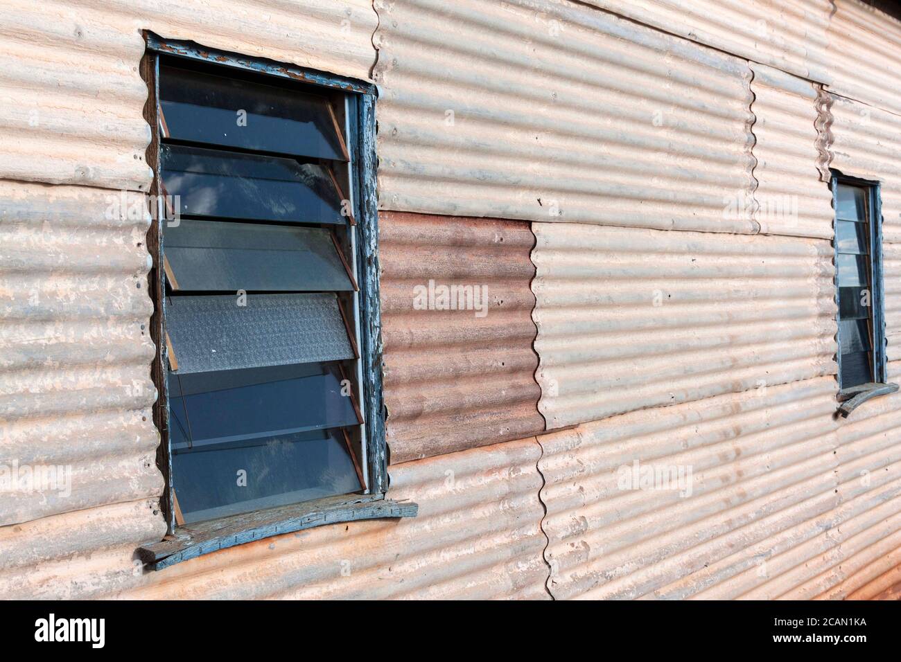 Finestre di vetro del Louvre, casa abbandonata dell'entroterra, lago Mason, Midlands centrali, Australia Occidentale Foto Stock