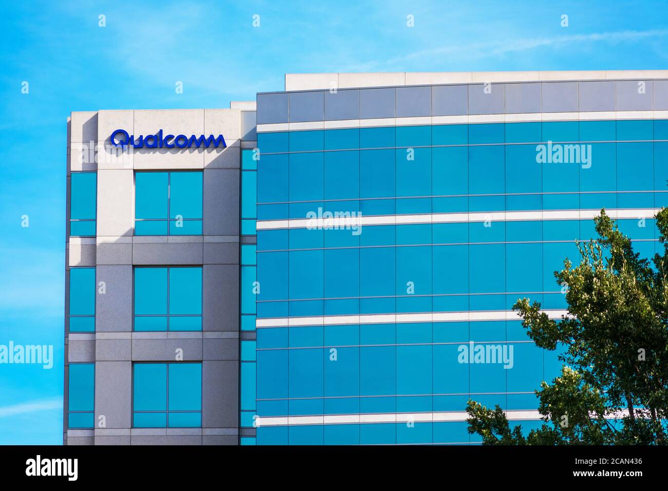 Sede della Qualcomm nella Silicon Valley. Qualcomm Incorporated è un'azienda multinazionale americana di apparecchiature per semiconduttori e telecomunicazioni - Foto Stock