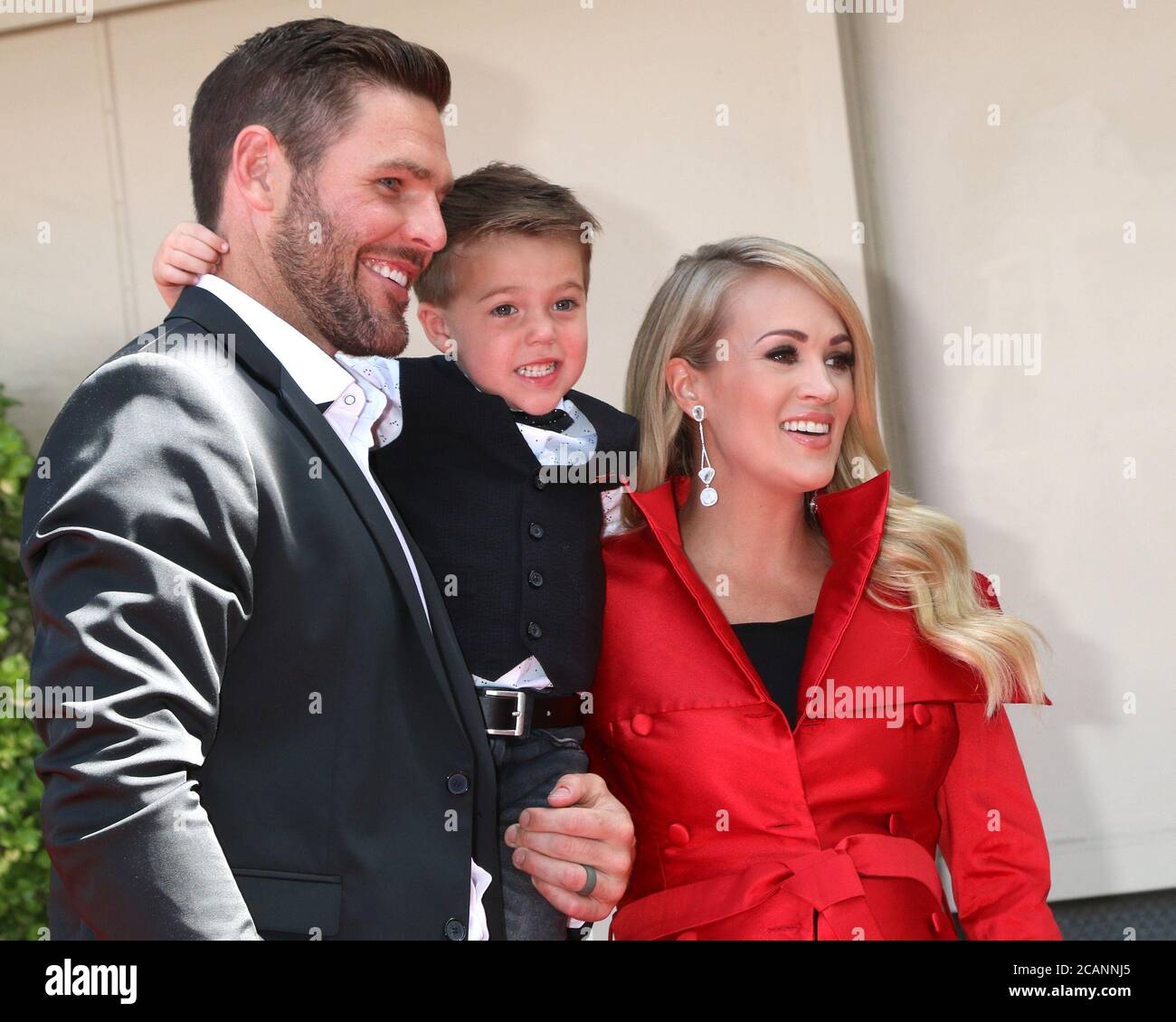 LOS ANGELES - SET 20: Mike Fisher, Isaiah Fisher, Carrie Underwood alla cerimonia Carrie Underwood Star sulla Hollywood Walk of Fame il 20 settembre 2018 a Los Angeles, California Foto Stock