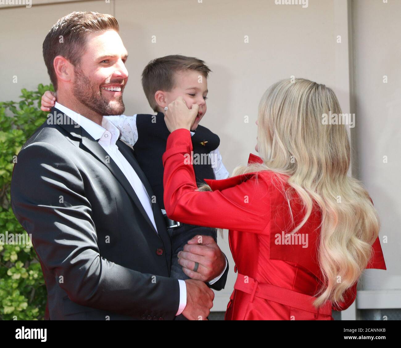 LOS ANGELES - SET 20: Mike Fisher, Isaiah Fisher, Carrie Underwood alla cerimonia Carrie Underwood Star sulla Hollywood Walk of Fame il 20 settembre 2018 a Los Angeles, California Foto Stock