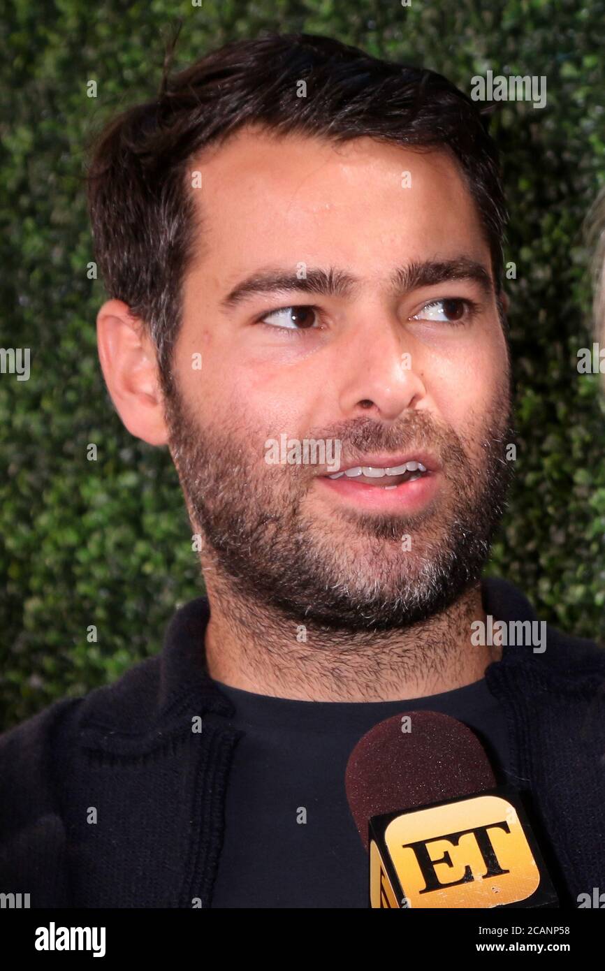 LOS ANGELES - FEBBRAIO 20: Jonathan Simkhai al CFDA Variety e WWD Runway al Red Carpet al Chateau Marmont Hotel il 20 Febbraio 2018 a West Hollywood, CA Foto Stock