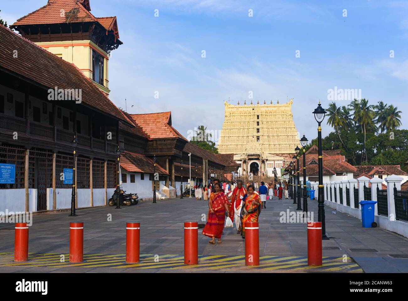 Kerala, India. 07 settembre 2019. SREE Padmanabhaswamy Tempio di Trivandrum o Thiruvananthapuram nella luce del giorno, la gente indù che sta andando adorare o pregare. Foto Stock