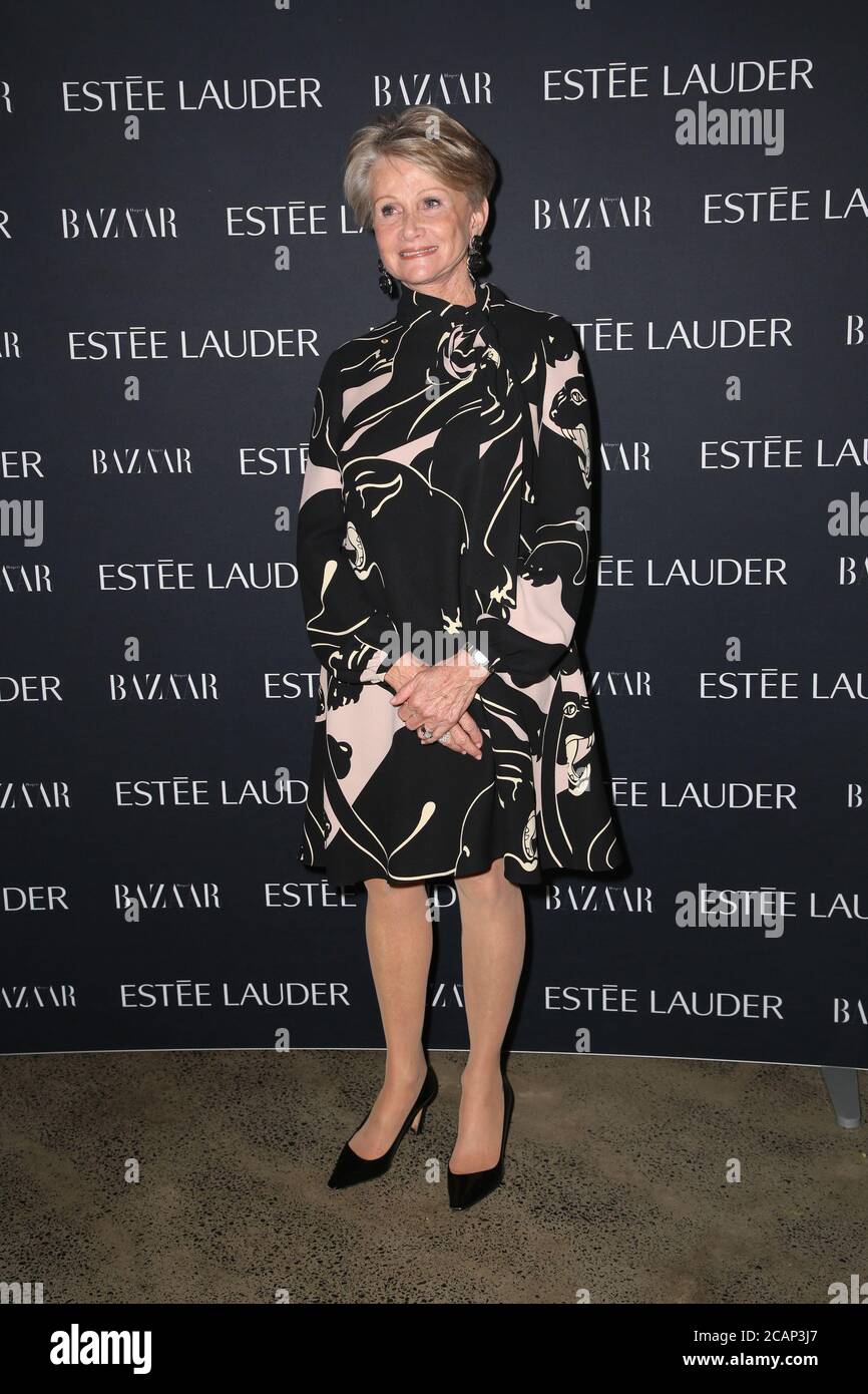 La TBC frequenta il BAZAAR dell'Harper - favoloso a cena di ogni eta'. Foto Stock