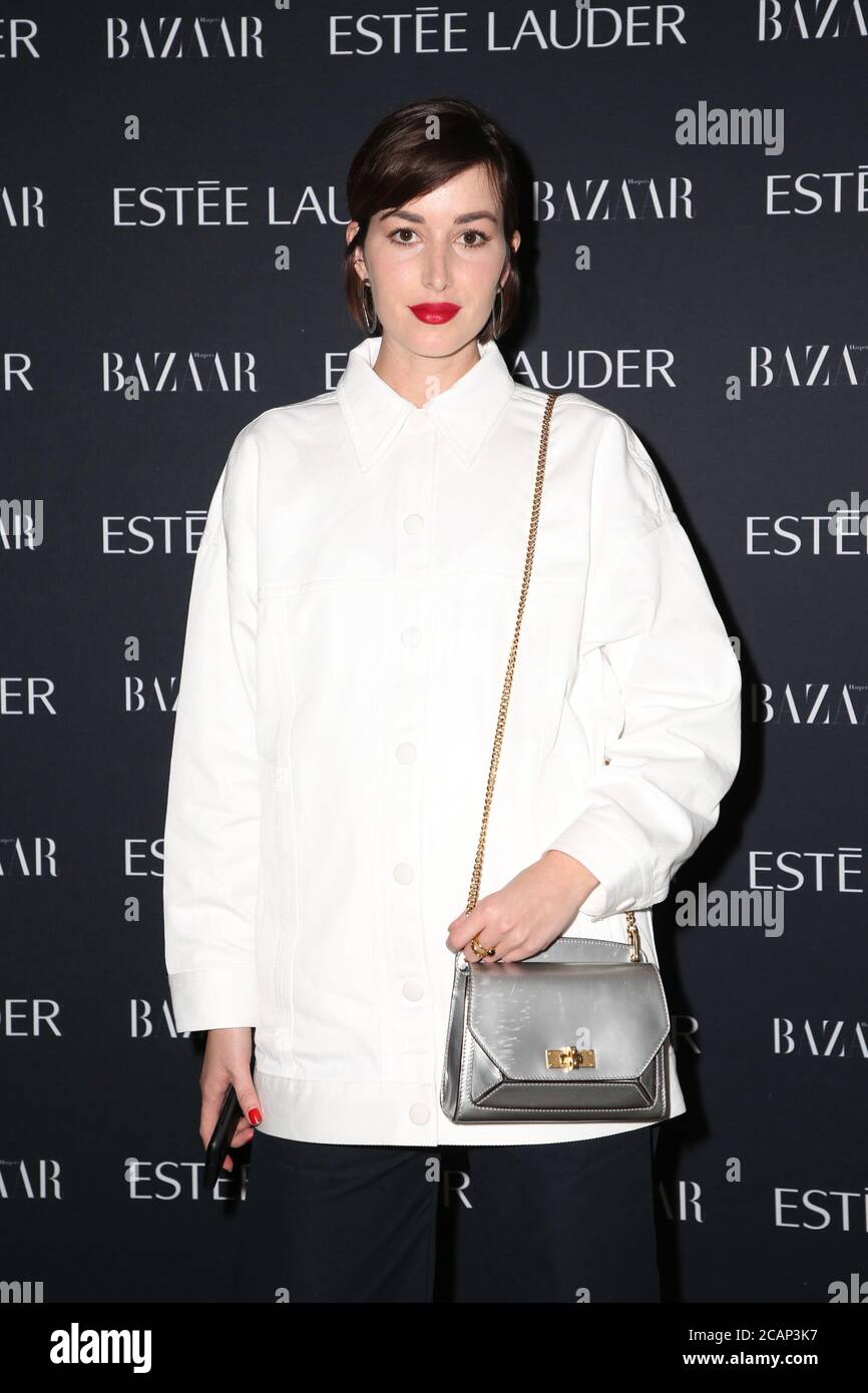 La TBC frequenta il BAZAAR dell'Harper - favoloso a cena di ogni eta'. Foto Stock