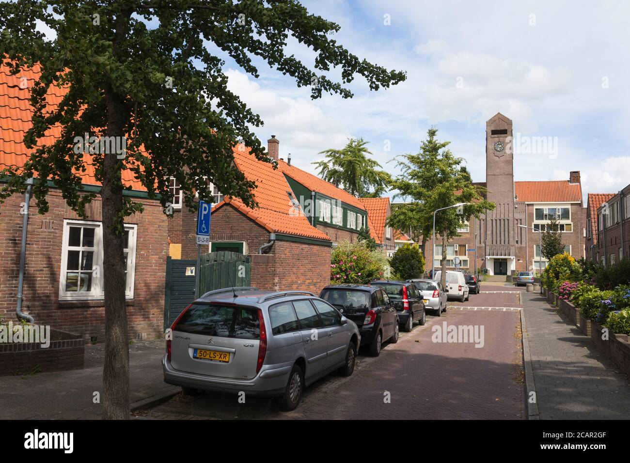 Alloggi sociali per classe operaia sviluppati dall'architetto Willem Marinus Dudok all'inizio del XX secolo a Hilversum, Paesi Bassi Foto Stock