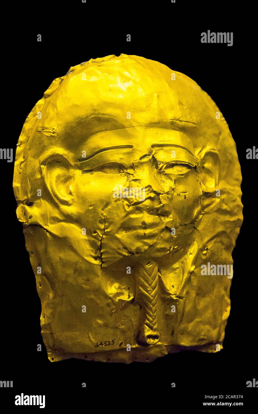 Egitto, Cairo, Museo Egizio, una maschera d'oro, periodo saite, da Saqara. Foto Stock