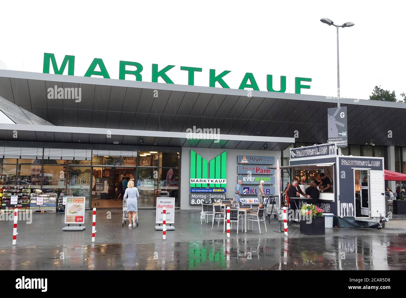 Ingresso di un mercato ipermerceario di Marktkauf Foto Stock