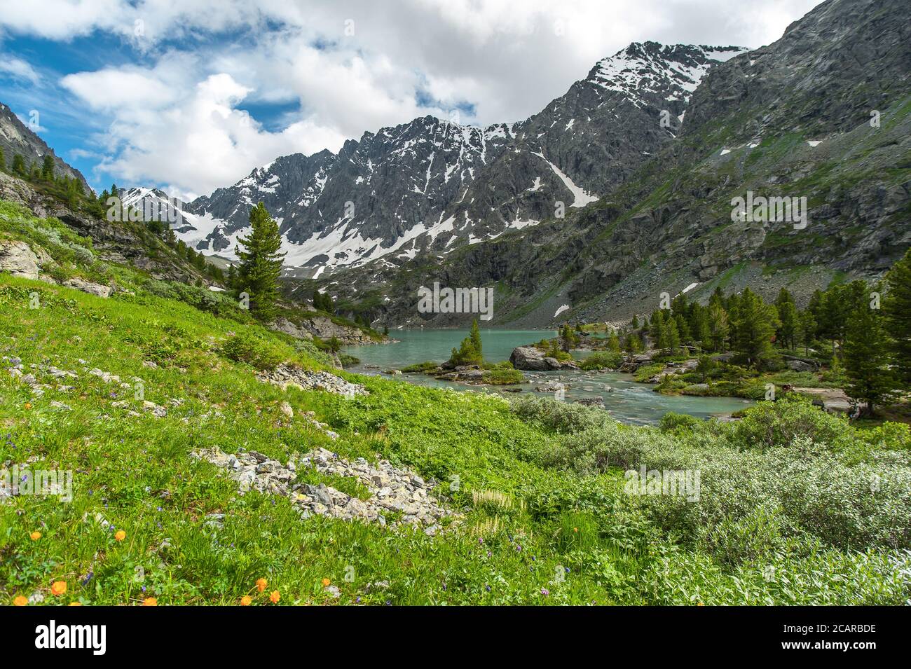 Laghi nelle montagne degli Altai e. cielo blu natura Foto Stock