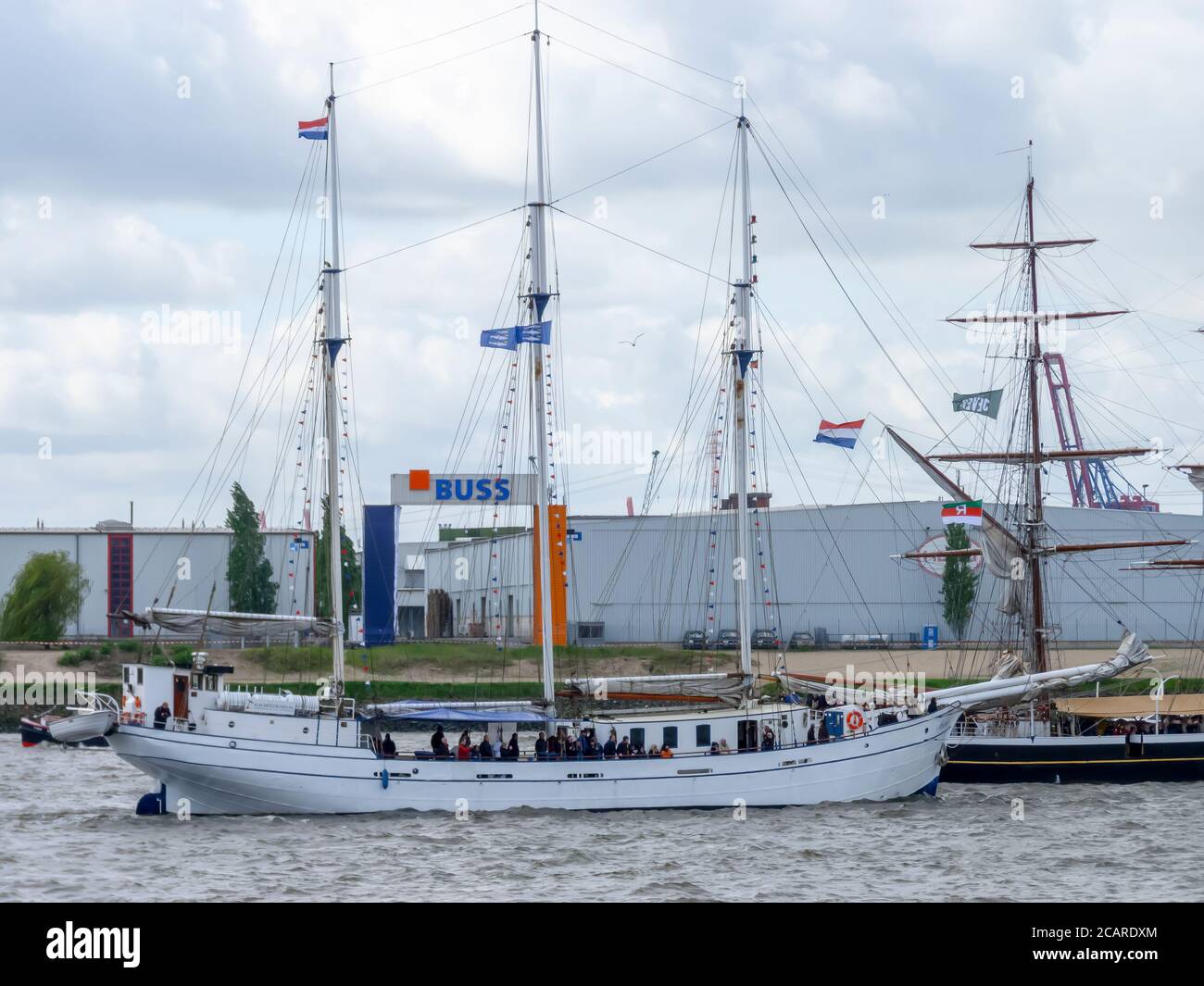 Compleanno portuale ad Amburgo, Germania, 12 maggio 2012. Il grande marinaio olandese Minerva in un tour del porto. Foto Stock