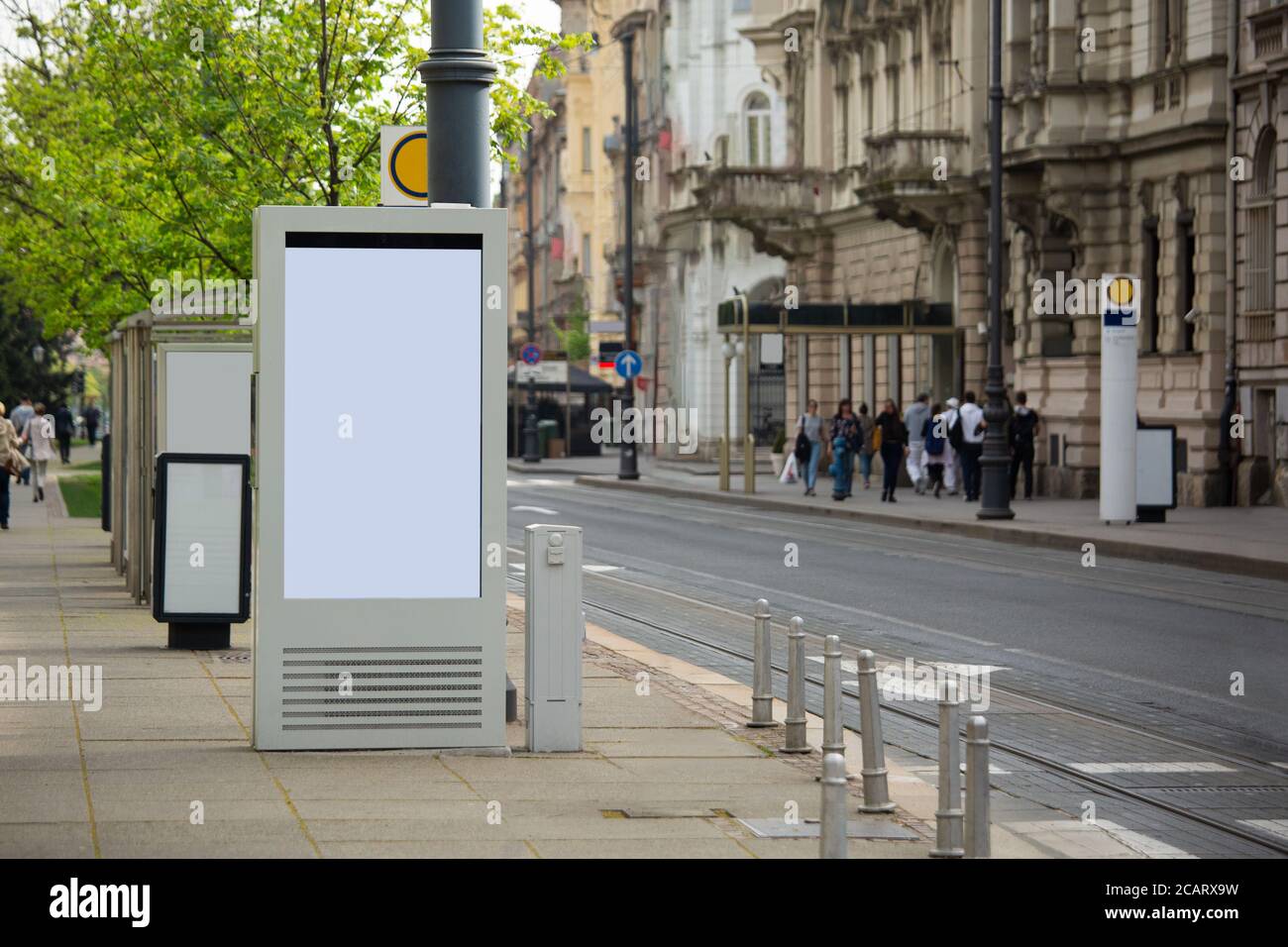 Schermo LCD interattivo per la pubblicità su strada con fotocamera Foto Stock