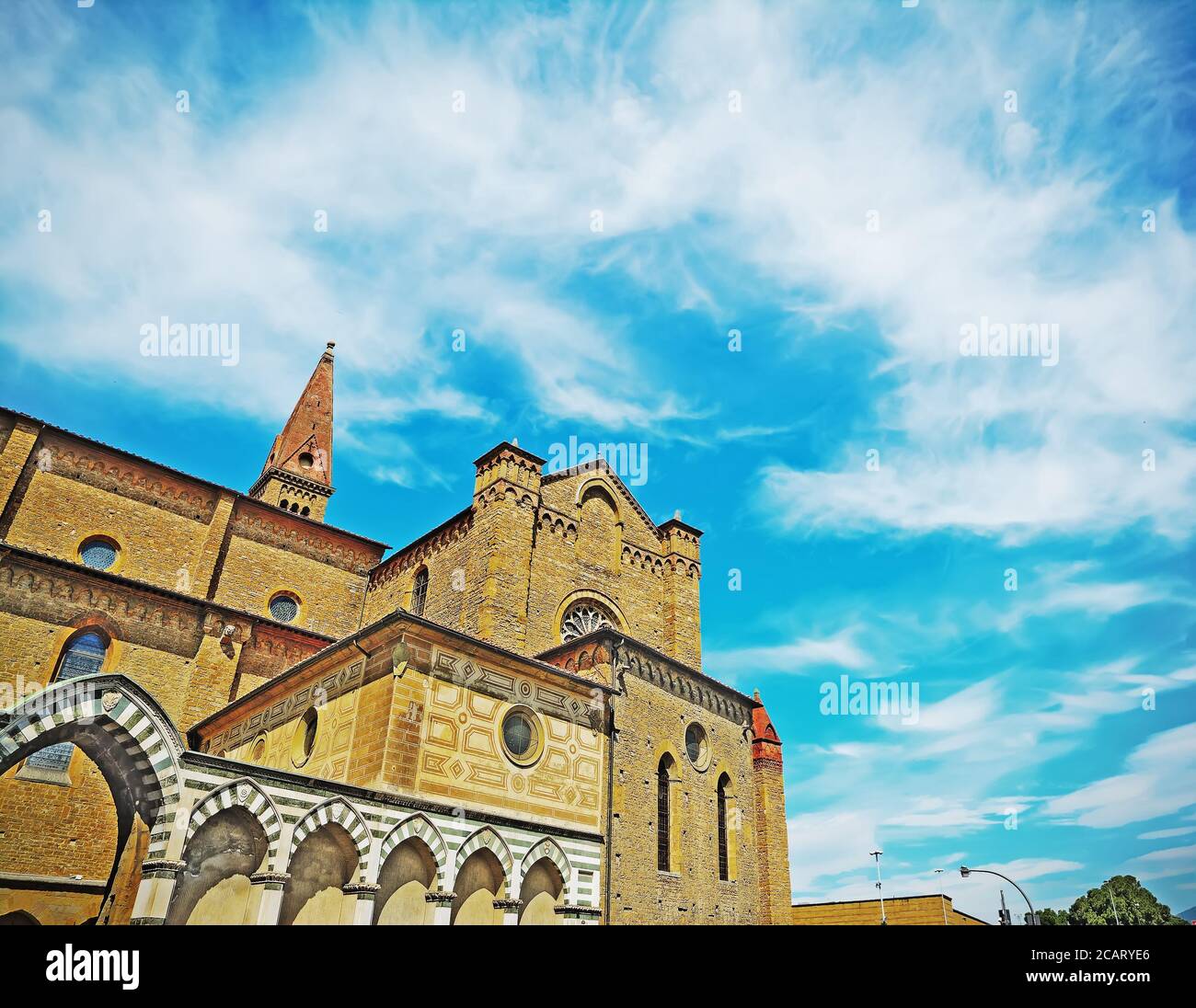 Santa Maria Novella sotto un cielo drammatico a Firenze Foto Stock