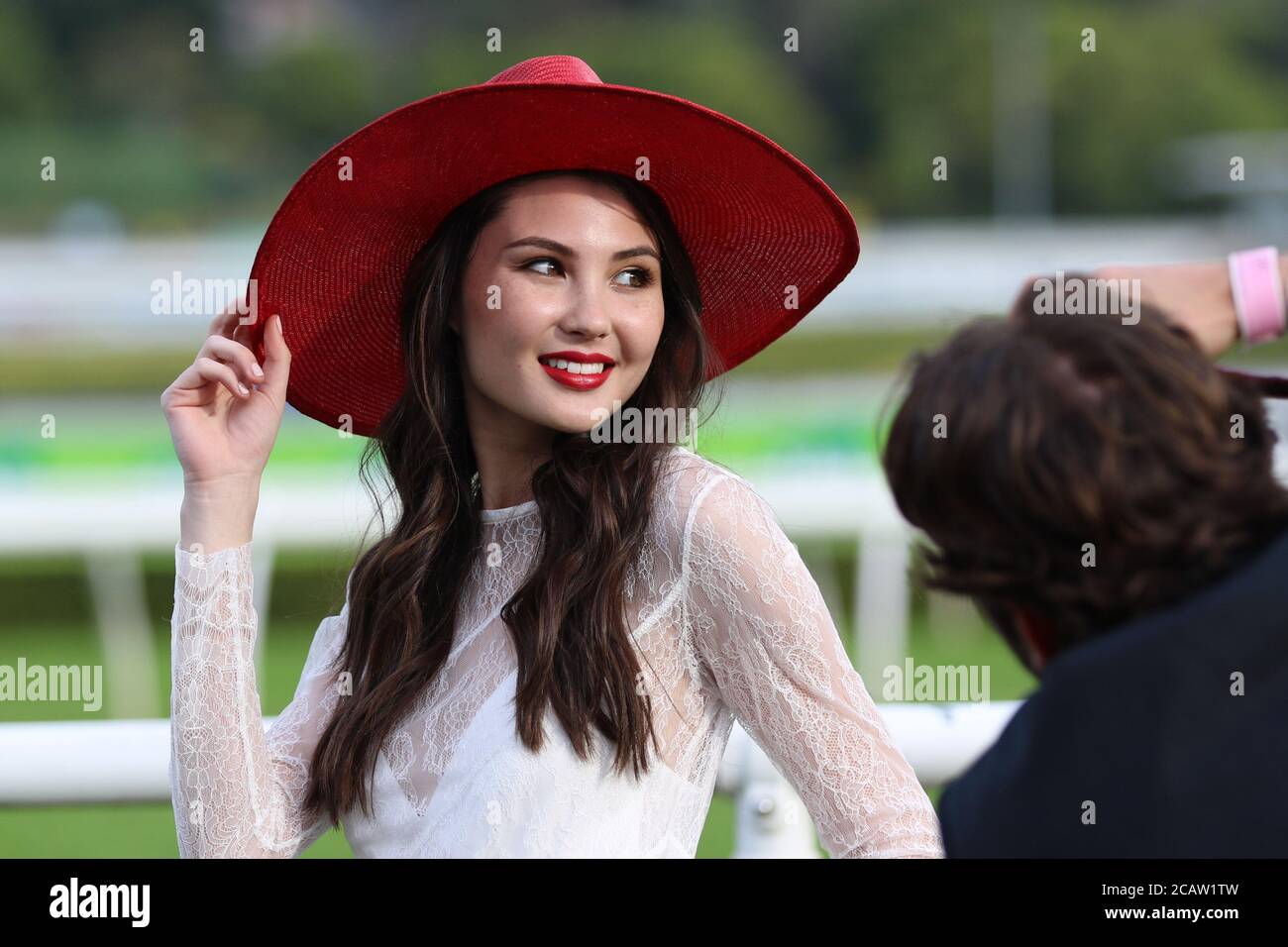 Jessica Song partecipa al Colgate Optic White Stakes Day all'ippodromo Royal Randwick. Foto Stock