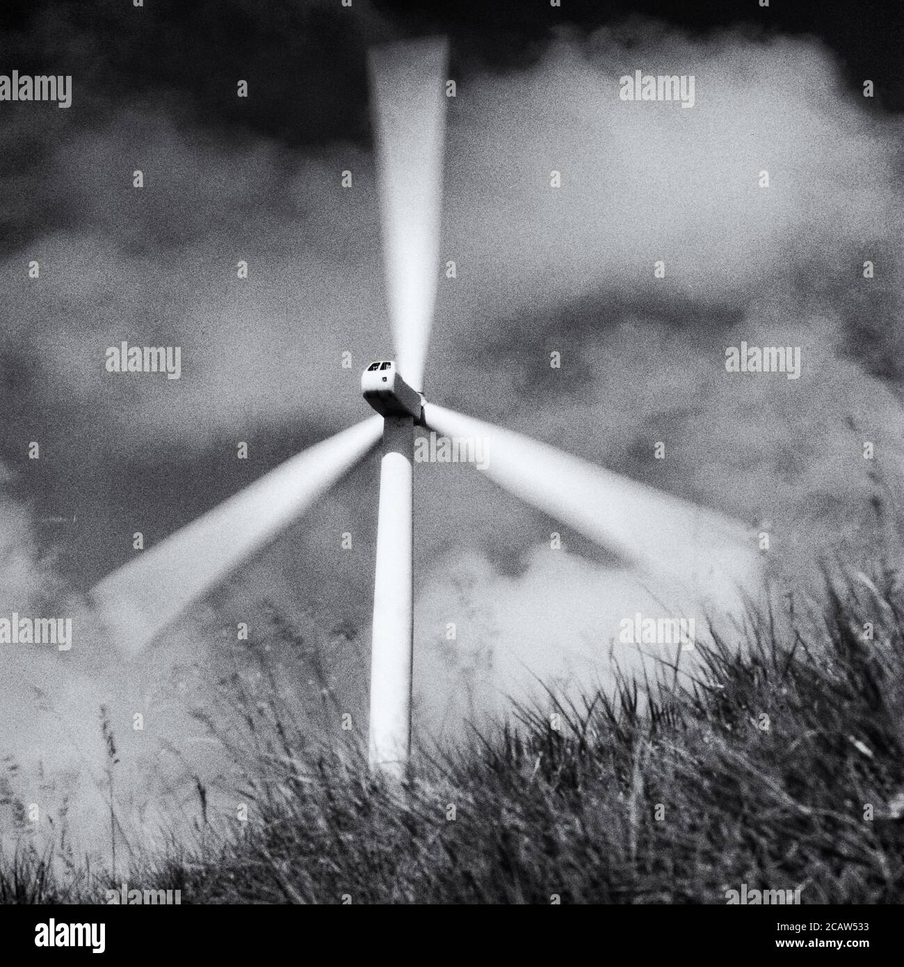 Turbina eolica presso Scout Moor Wind Farm promossa da Peel ed è operativa 2008 ore su 24. Scout Moor è un parco eolico onshore a 26 turbine di Manchester. Foto Stock