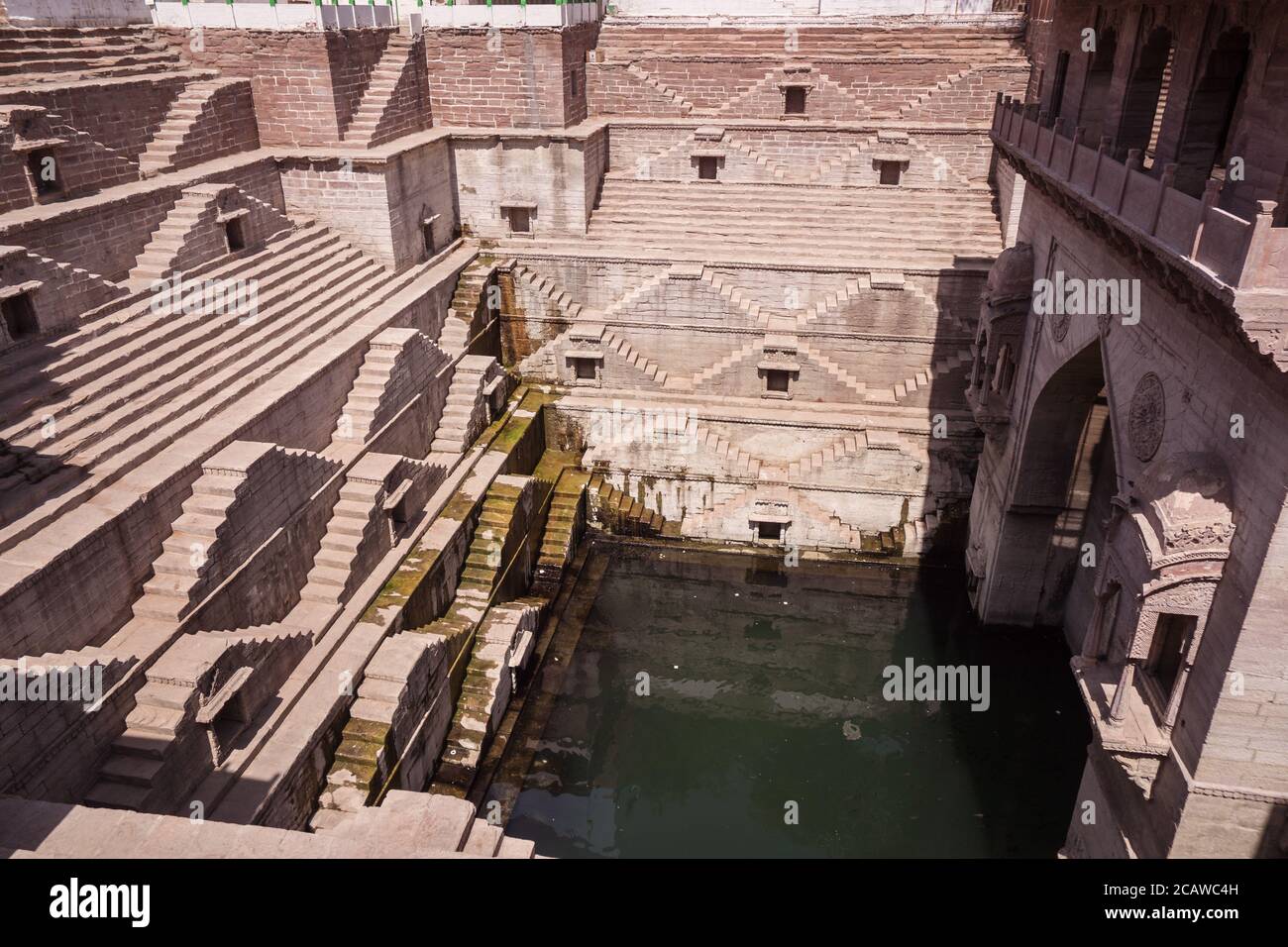 Jodhpur / India - 18 marzo 2020: Gli Indiani in visita a Toorji Ka Jhalra Bavdi Foto Stock