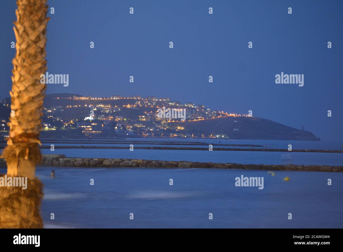 Spiaggia di Benicàssim nelle sue ultime ore di luce, a Castellón, Spagna Foto Stock