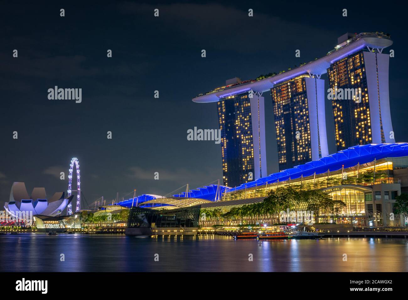 Singapore - 09 Novembre 2020: Lo skyline iconico di Singapore, con il Sands Resort, il Museo ArtScience, il quartiere Centrale degli Affari. Foto Stock