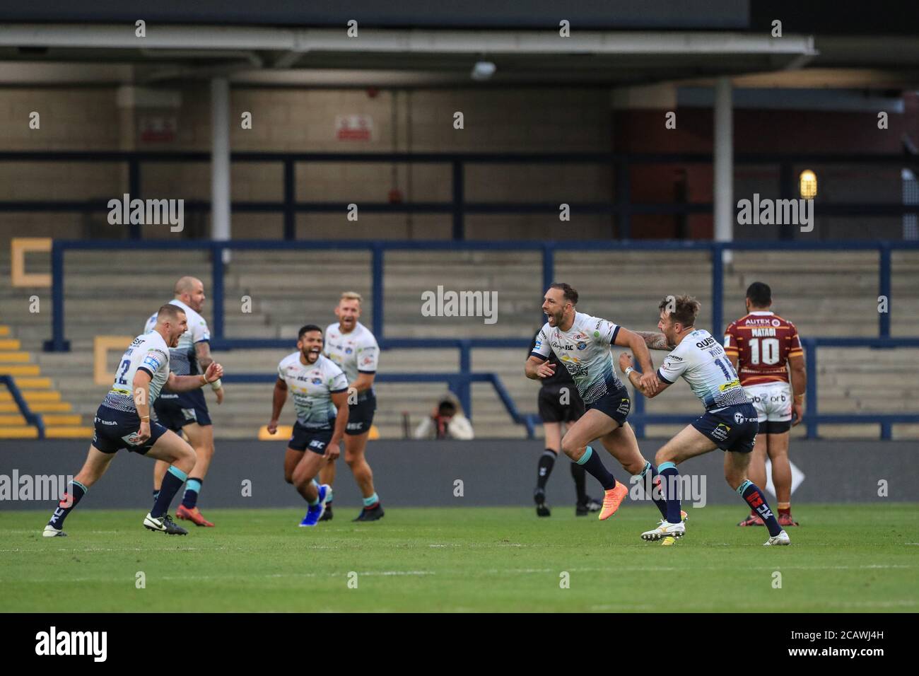 Luke Gale (7) di Leeds Rhinos celebra il suo obiettivo d'oro come Leeds WIN 26-27 Foto Stock