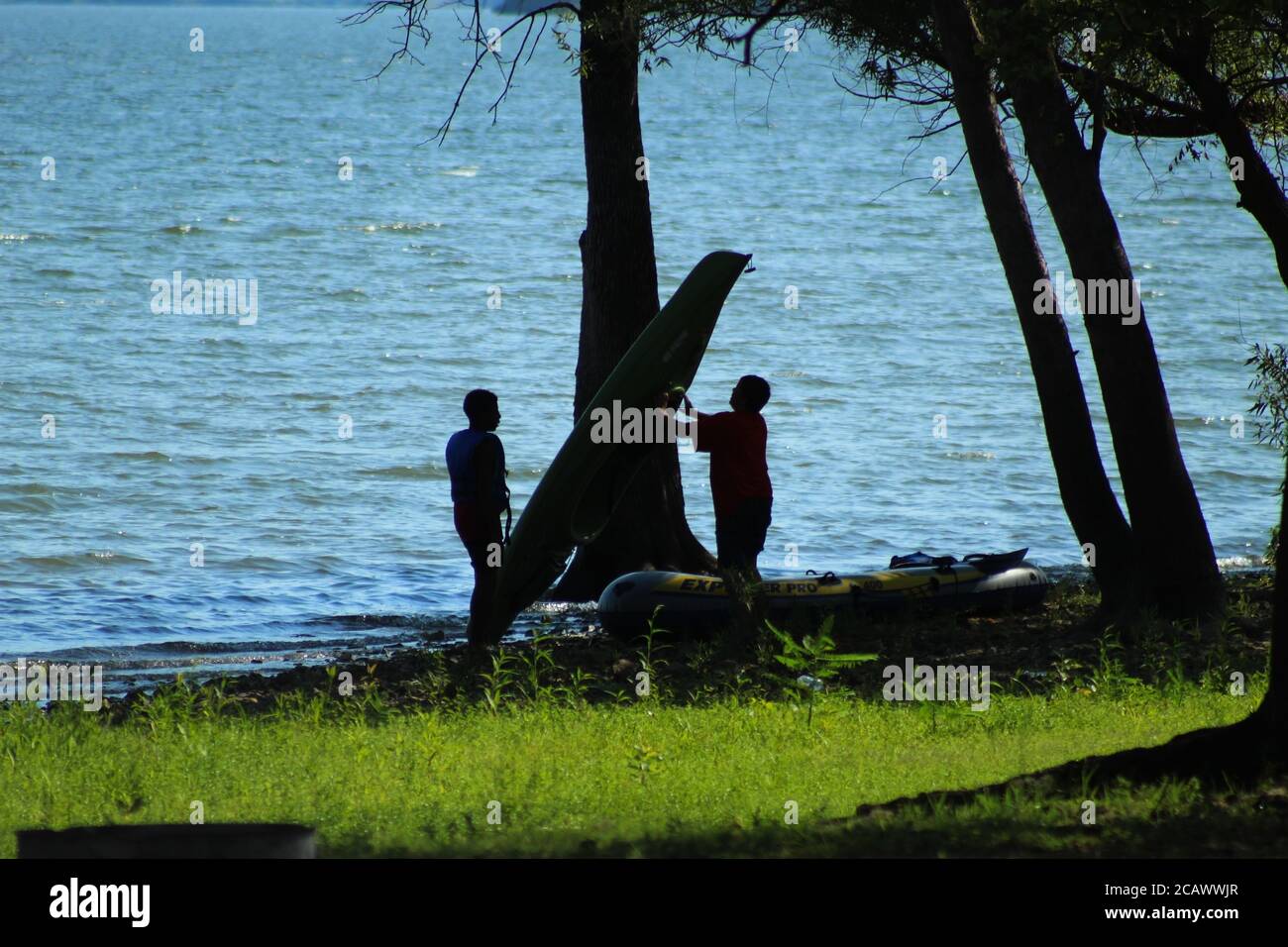 Kayak per due ragazzi sul lago di Disney, Oklahoma Foto Stock