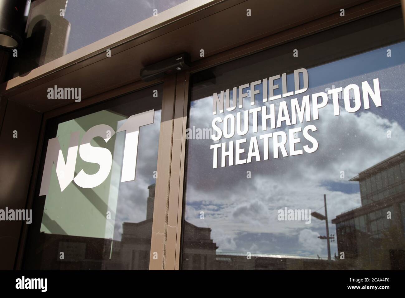 NST Nuffield Southampton Theatre, sopra Bar Street, Southampton, Inghilterra, Regno Unito, agosto 2020 Foto Stock