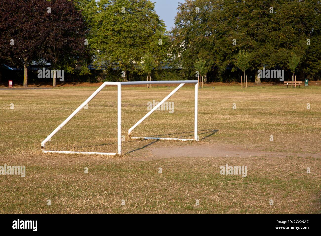 Un cinque un calcio di lato o un obiettivo di calcio post in un parco o un'area ricreativa per il pubblico Foto Stock