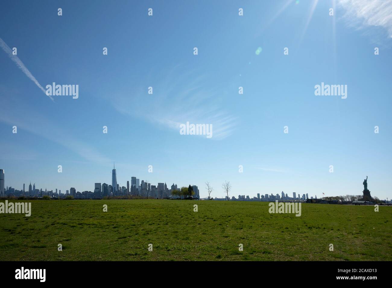 Jersey City e NYC, Ellis Island e la Statua della libertà visti dal Liberty state Park Foto Stock Jersey City e NYC, Ellis Island e la Statua della libertà visti dal Liberty state Park Foto Stock