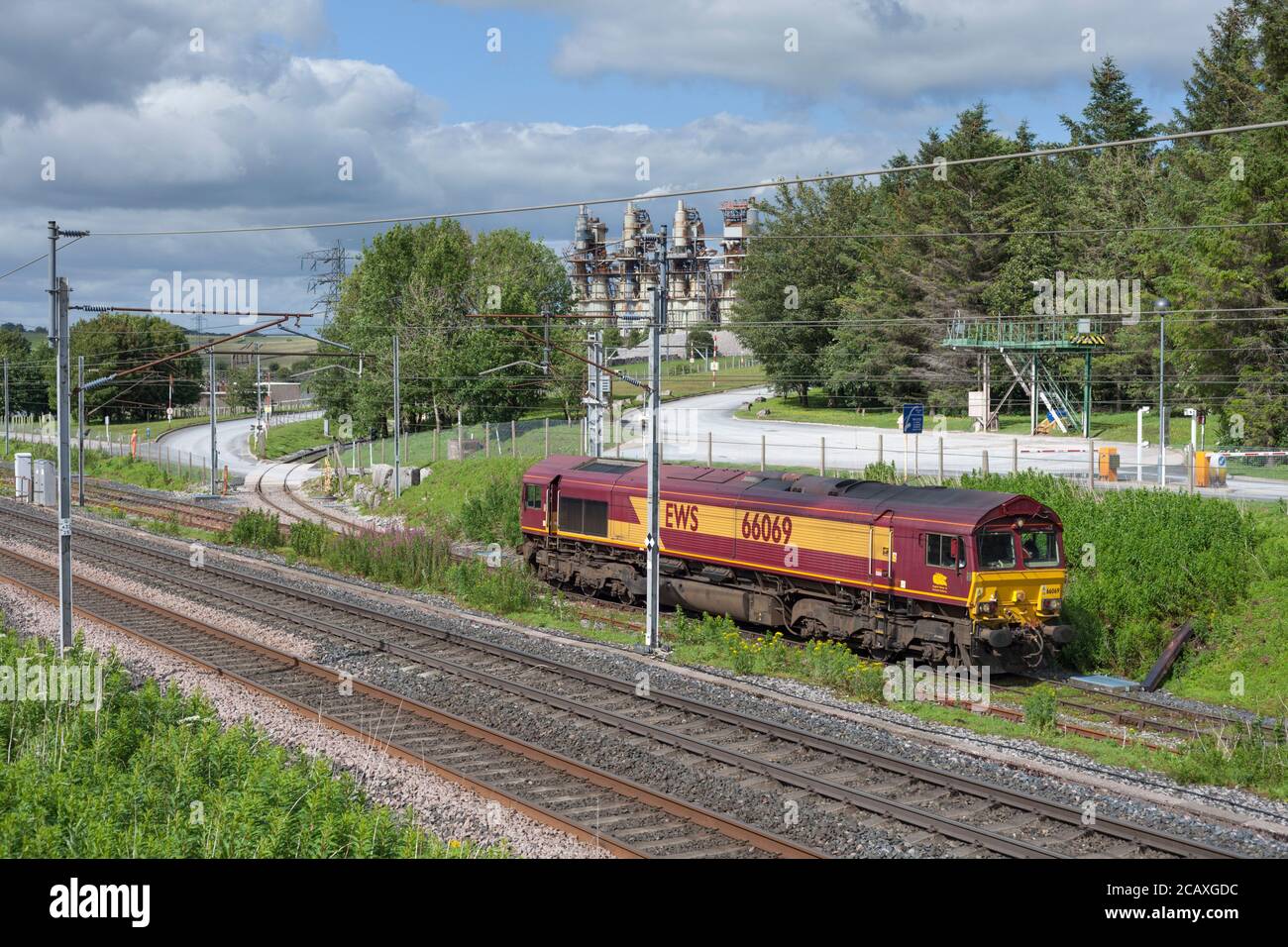 DB cargo classe 66 locomotiva 66069 in livrea inglese gallese e scozzese a Hardendale sulla linea principale della costa occidentale di Cumbria. Foto Stock