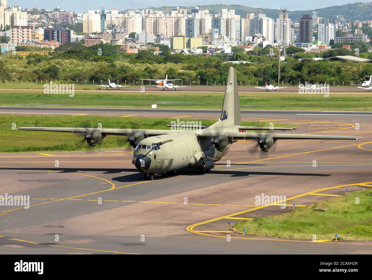 UK Royal Air Force Lockheed Martin Hercules C-130 a Porto Alegre, Brasile sulla strada per Falkland Island, un territorio britannico d'oltremare. RAF C130. Foto Stock