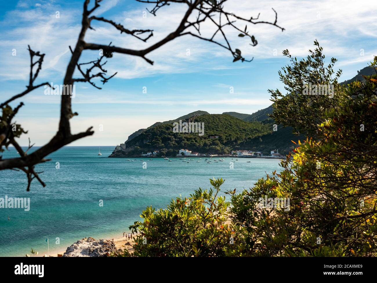 Portinho da Arrábida spiaggia e porto, a Setubal, Portogallo. Foto Stock