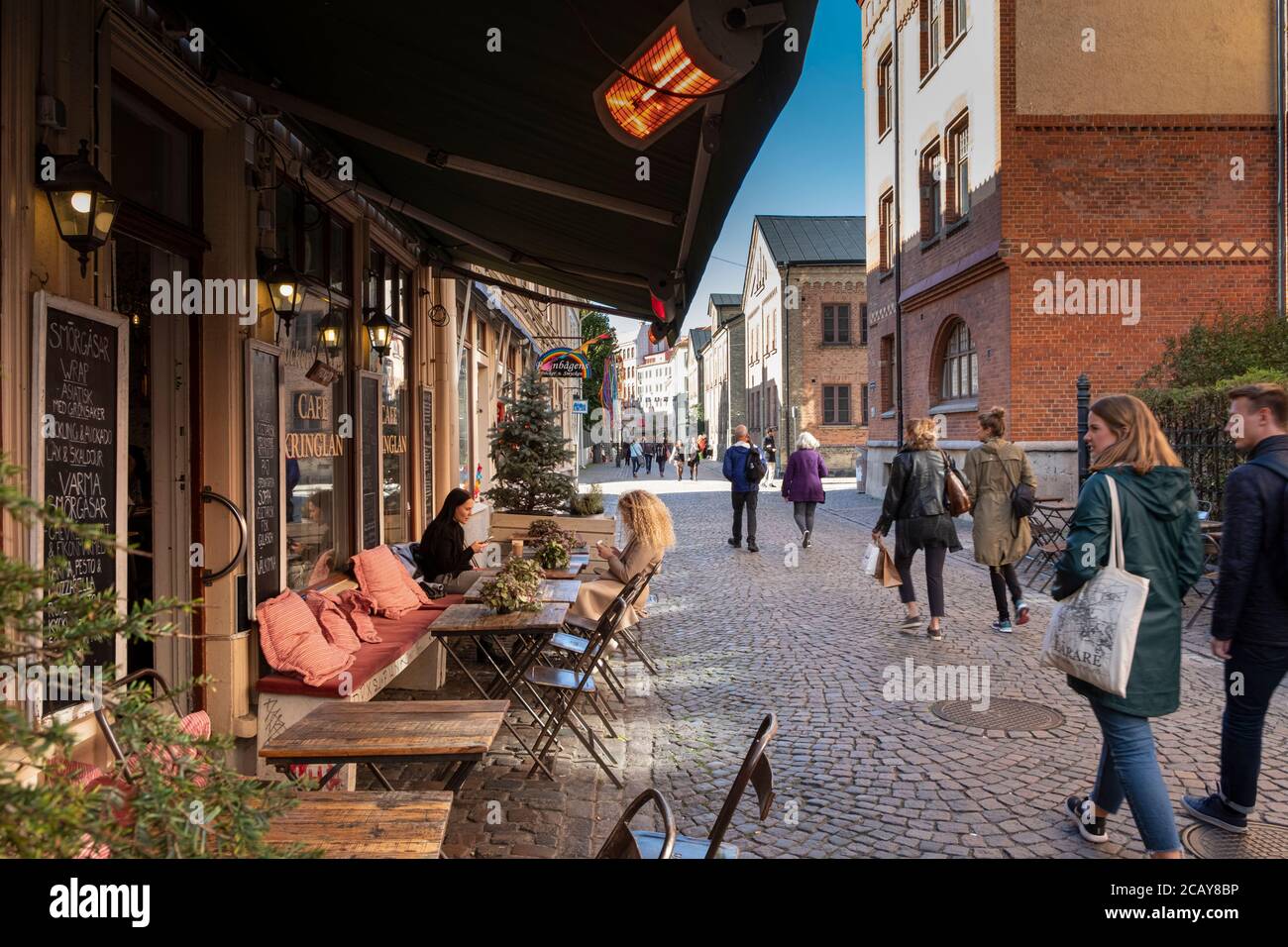 Persone e caffè in centro, Goteborg, Svezia Foto Stock