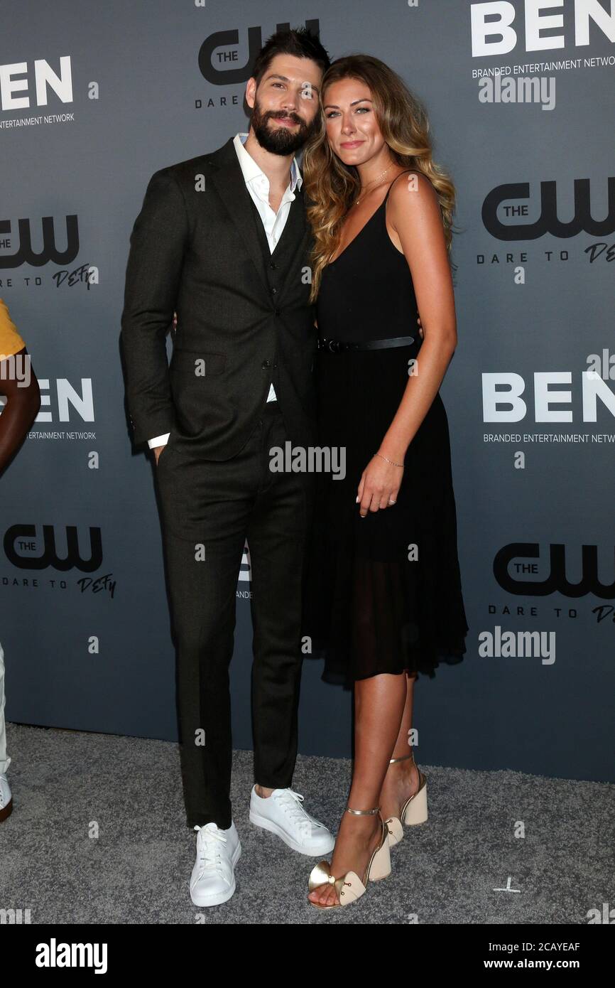 LOS ANGELES - 4 AGOSTO: Casey Deidrick, Perry Mattfeld al CW Summer TCA All-Star Party al Beverly Hilton Hotel il 4 agosto 2019 a Beverly Hills, California Foto Stock