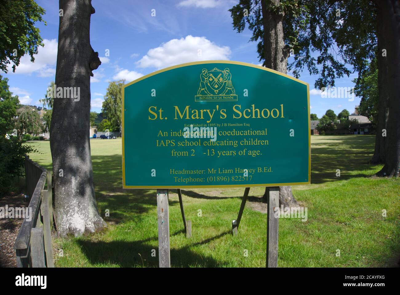 Insegna fuori dalla scuola di preparazione coeducativa indipendente di St Mary, Melrose, Roxburghshire, Scottish Borders, UK. Foto Stock