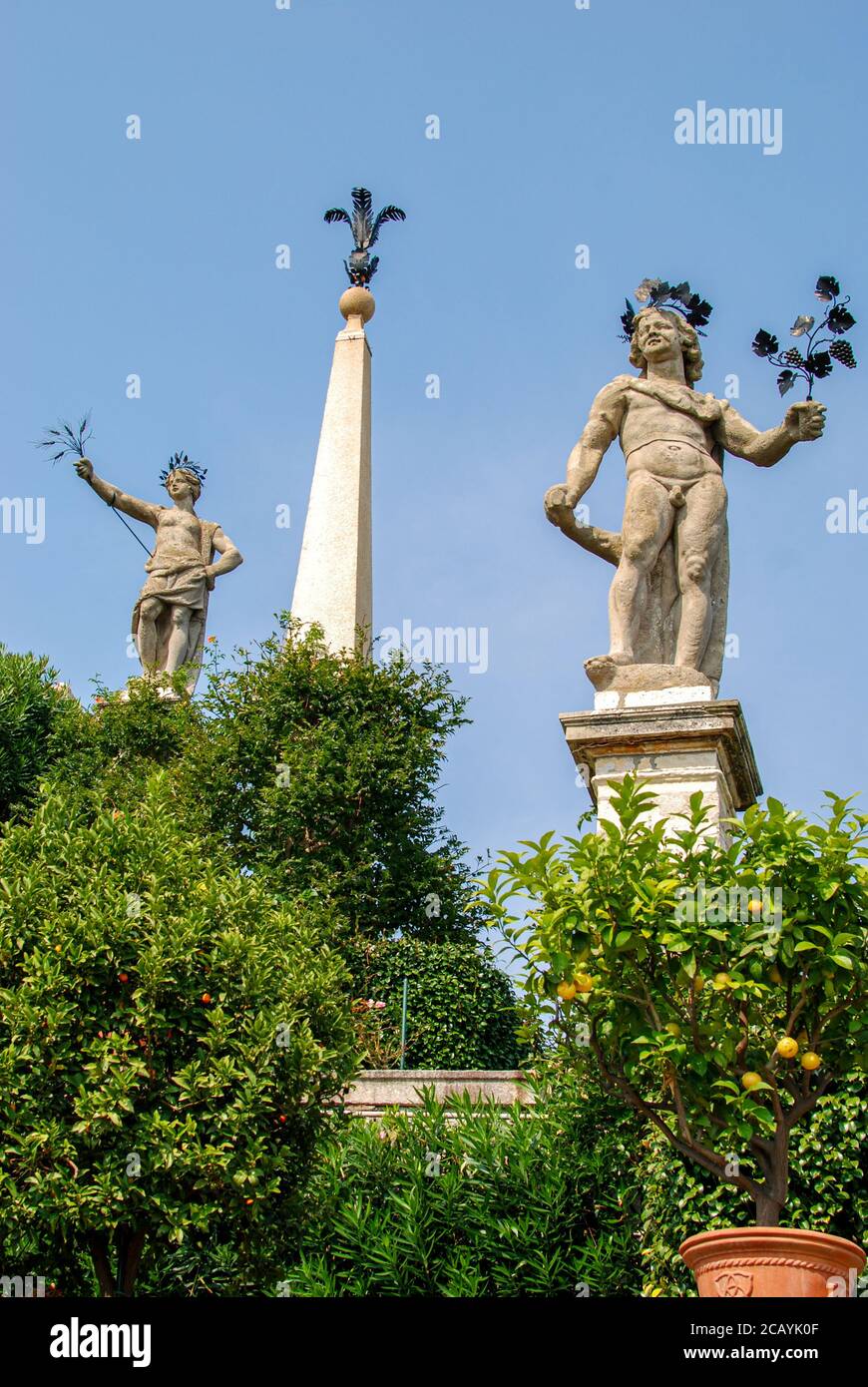 Statue nei giardini in stile rinascimentale italiano dell'Isola Bella, lago maggiore, Italia Foto Stock