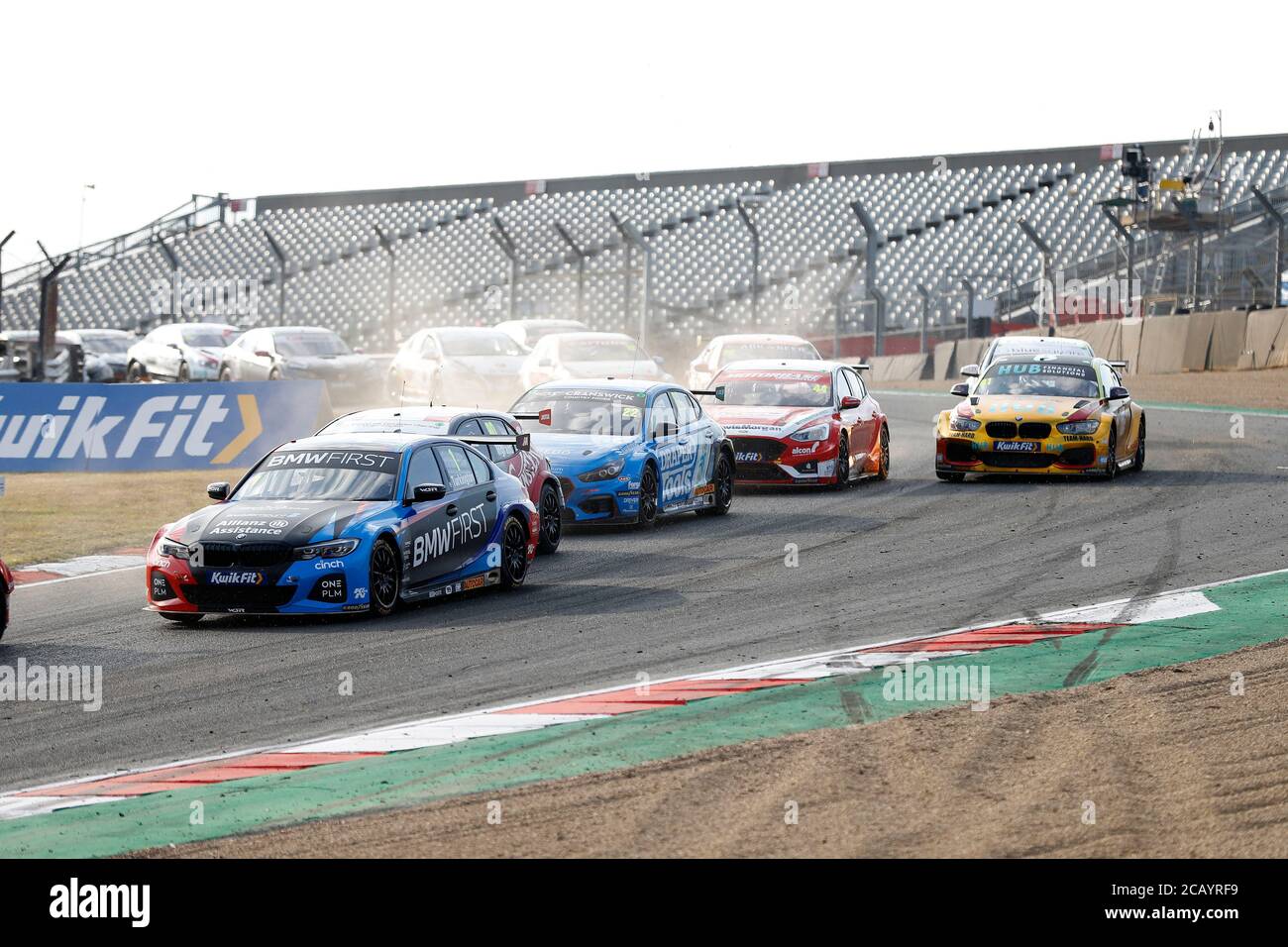 West Kingsdown, Kent, Regno Unito. 09 agosto 2020. Kwik Fit British Touring Car Championship, Race Day; Colin Turkington nel suo Team BMW 330i M Sport leader del pack in gara 3 round 4 Credit: Action Plus Sports Images/Alamy Live News Foto Stock