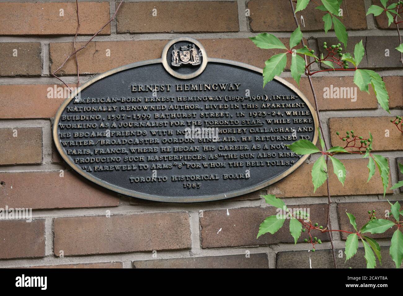 Targa commemorativa, ex residenza di Ernest Hemingway a Toronto Foto Stock