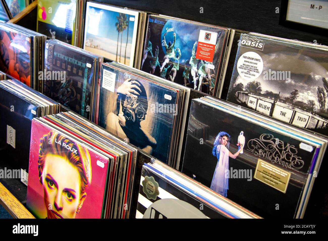 Rialbum in vinile presso il negozio di dischi Gatefield Sounds, Whitestable, Kent, UK Foto Stock