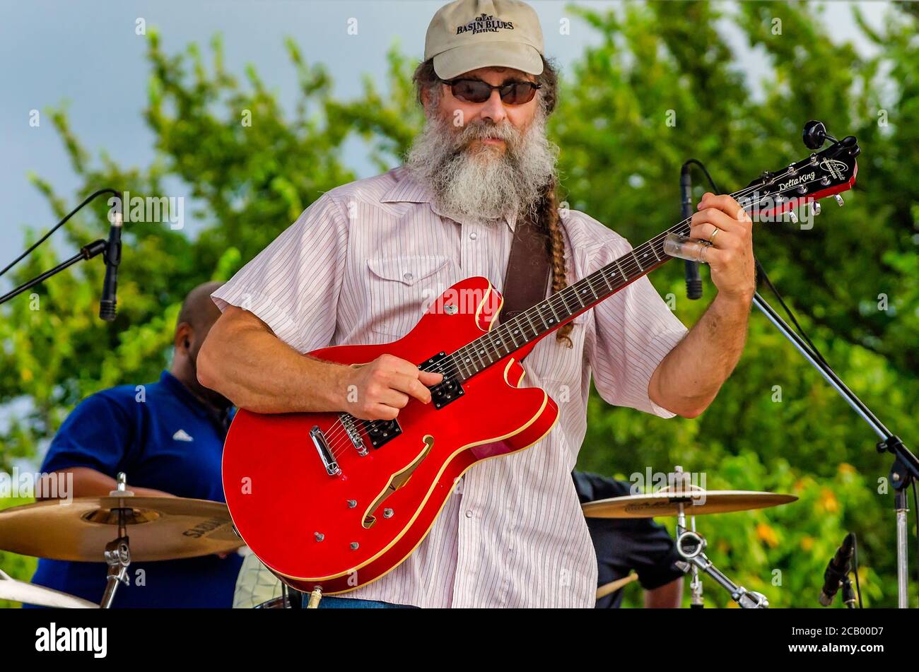 Il musicista blues Bill Abel si esibisce durante il Sunflower Blues and Gospel Festival, 13 agosto 2016, a Clarksdale, Mississippi. Foto Stock