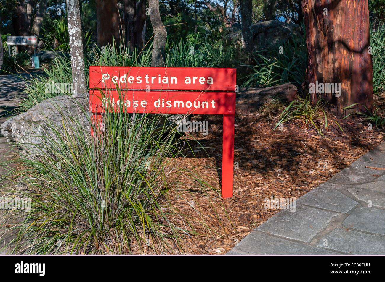 Sydney NSW Australia - 5th 2020 - segnaletica per l'area pedonale A West Head Lookout Point in un pomeriggio invernale soleggiato Foto Stock
