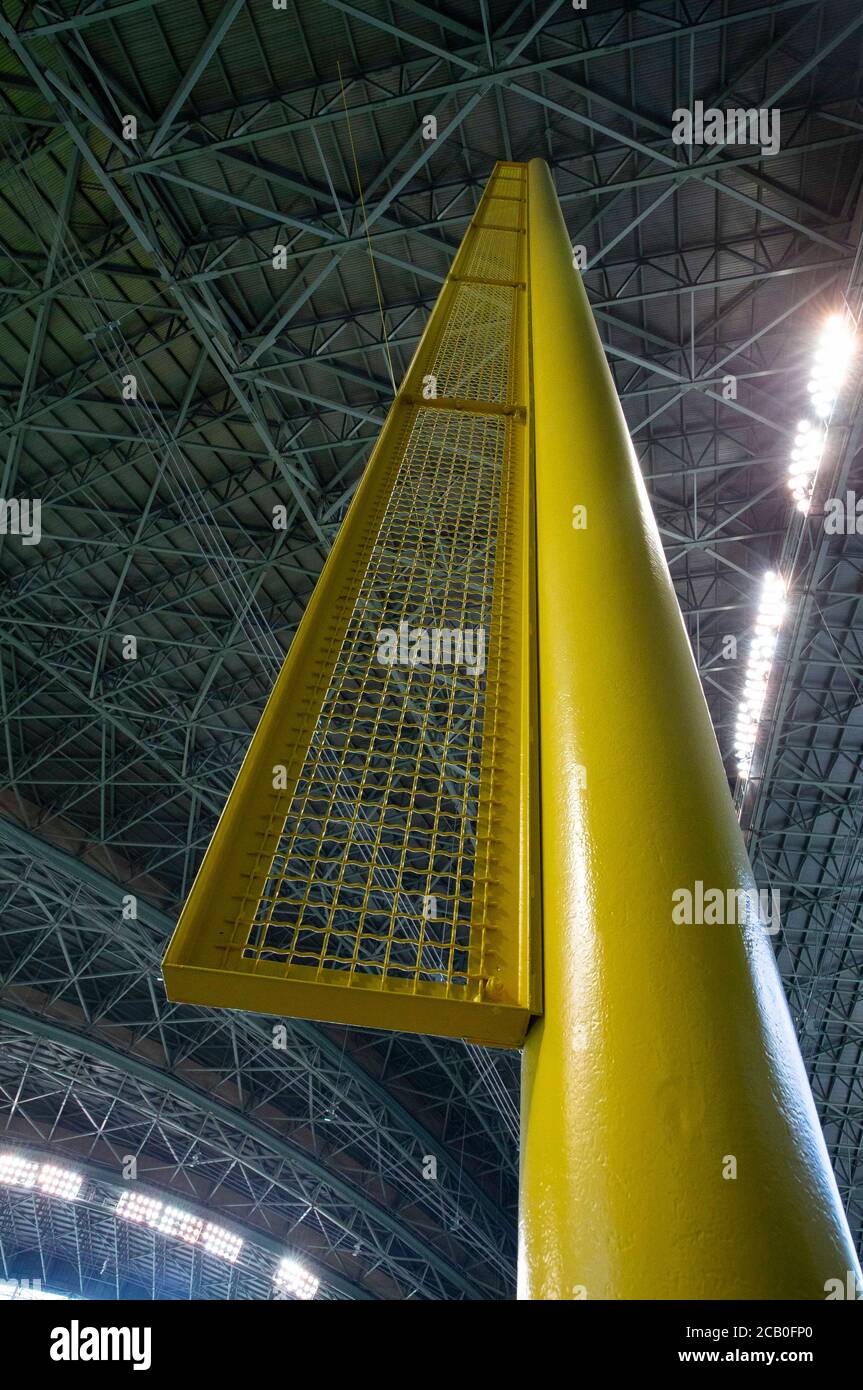 8 agosto 2020: Campo di sinistra foul pole a Miller Park. Prima della partita di baseball della Major League tra i Milwaukee Brewers e i Cincinnati Reds al Miller Park di Milwaukee, WISCONSIN. John Fisher/CSM Foto Stock