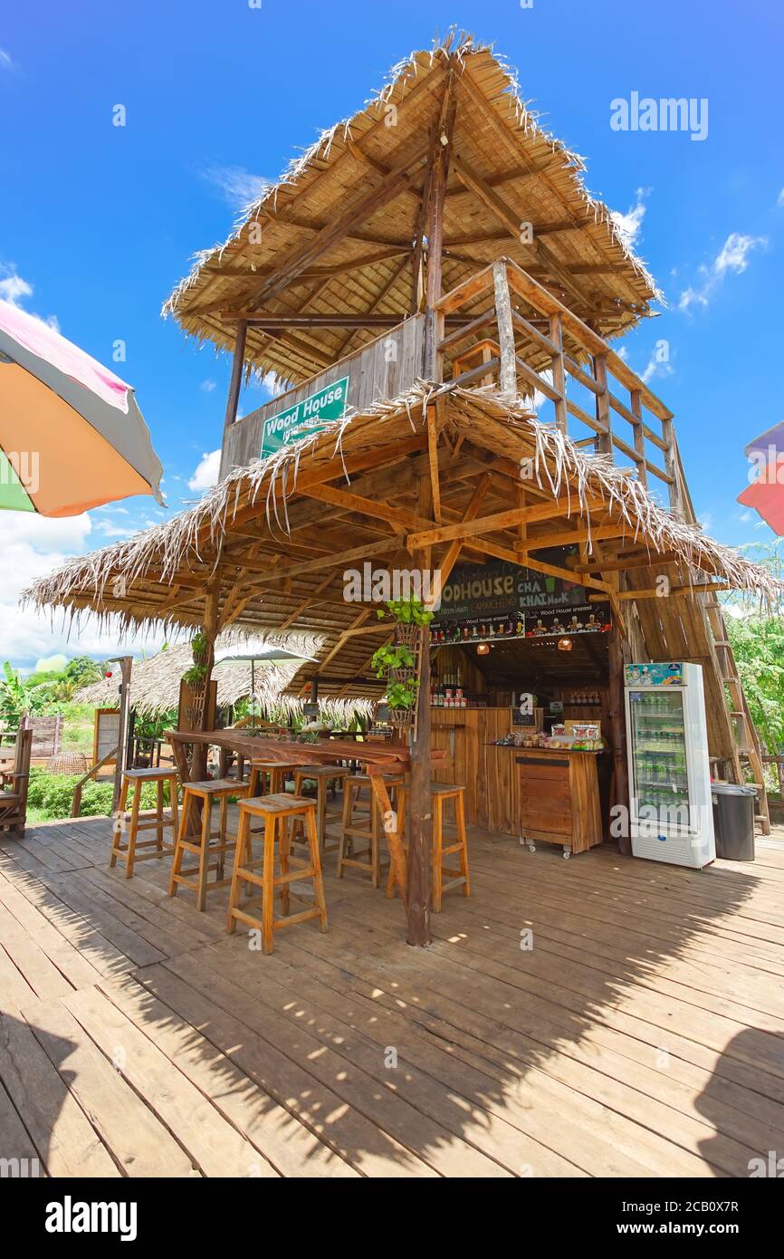 SA Kaeo, Thailandia - 17 luglio 2020: Splendido scenario presso il popolare caffè chiamato Woodhouse Khao Chakan nel distretto di Khao Chakan, nella provincia di SA Kaeo, Foto Stock